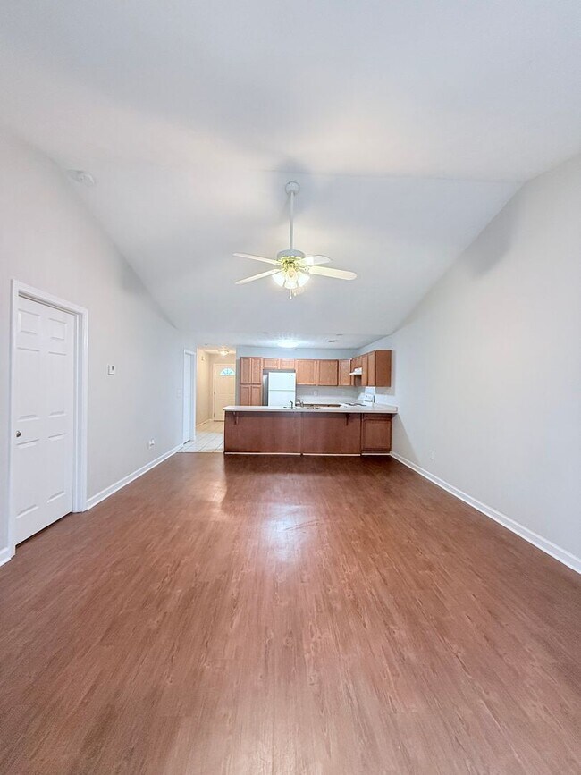 Building Photo - 2-bedroom ranch style home with garage parking!