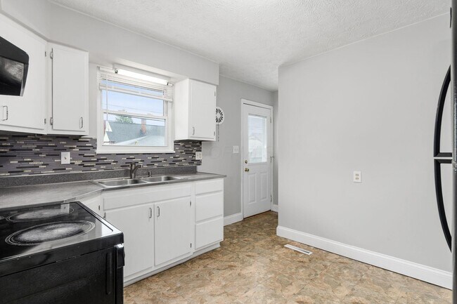 Building Photo - 4155 Dixie Ct