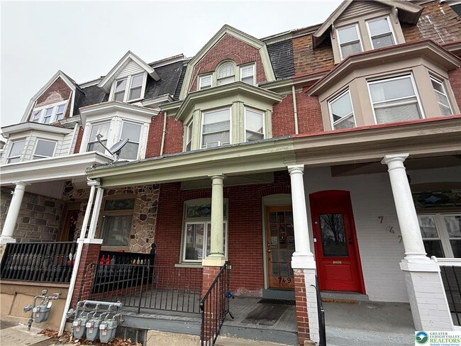 Primary Photo - 749 St John St
