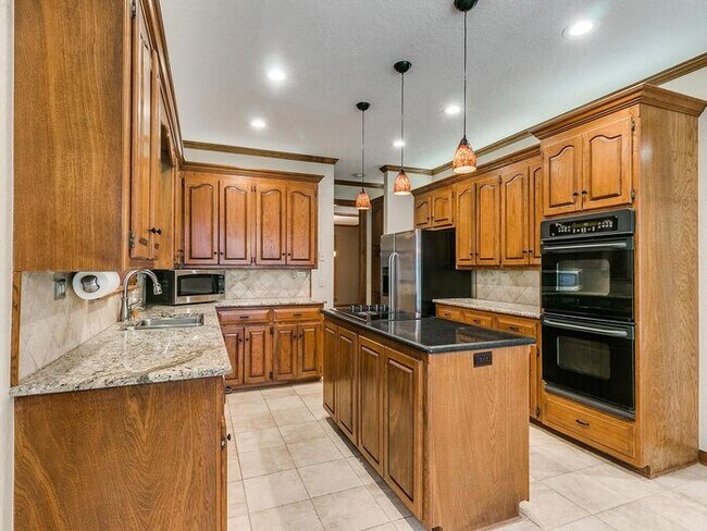 Building Photo - *Rare Find* Stunning Brookhaven 4 Bed 2.5 ...