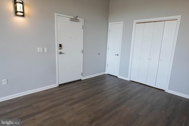 Building Photo - 218 W Main St