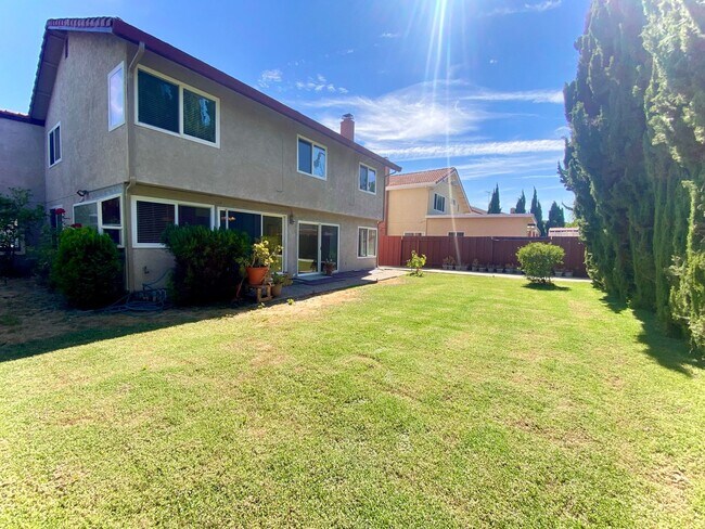 Building Photo - Spacious 4-bedroom home with Bonus Loft located in Union City! – Beautiful Backyard!