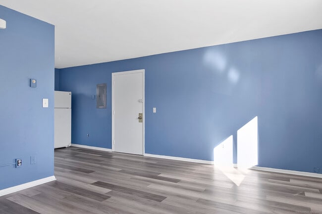 Building Photo - 36 Woodbury Ave