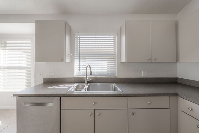 Building Photo - Brandon - 3 Bedroom 2 Bath Home in Gated C...