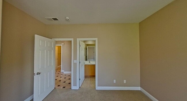 Building Photo - 1692 Woodhaven Cir