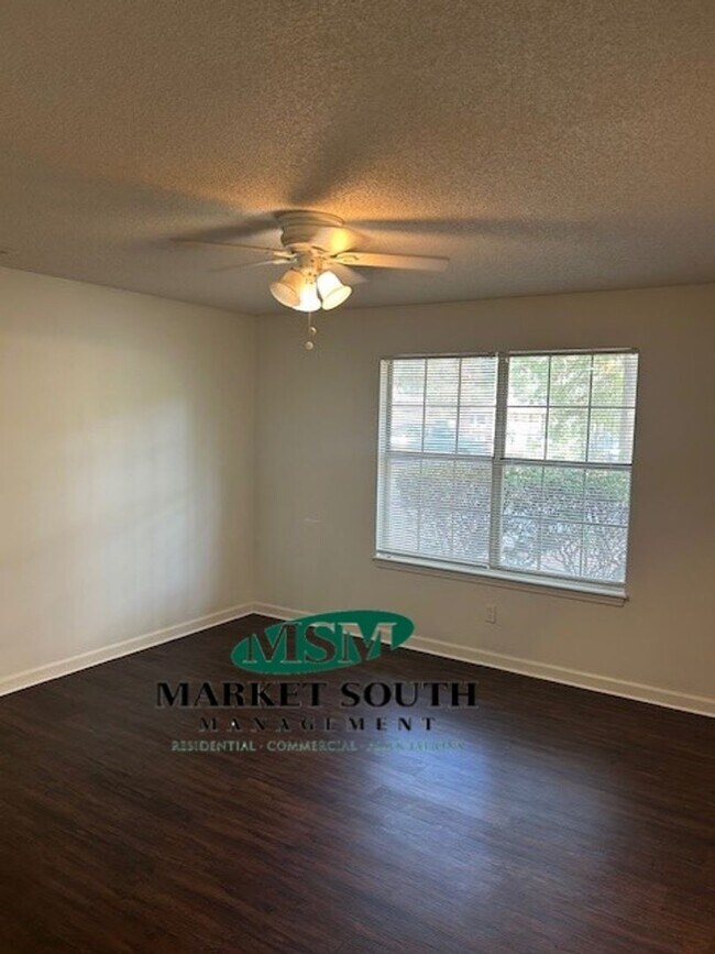 Building Photo - BRANDLEWOOD CUL-DE-SAC OFF GARRARD