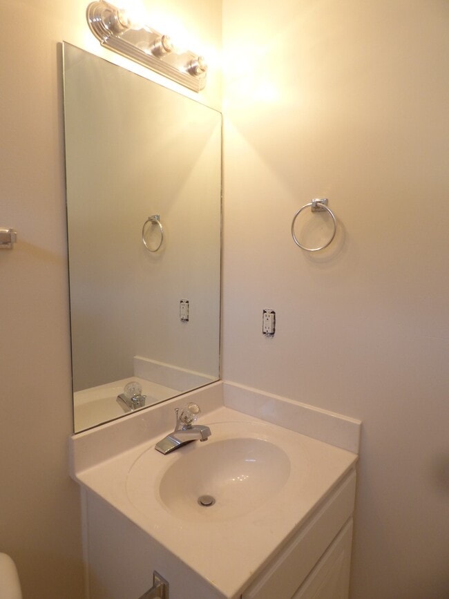 Building Photo - COMING SOON! Spacious Townhouse, W/D Hookups, Off-Street Parking, All Electric!