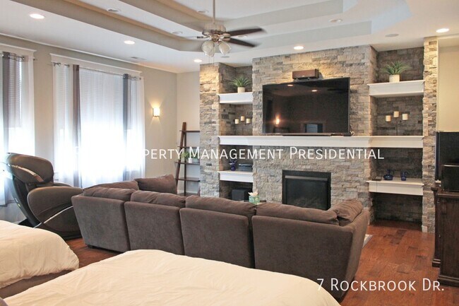 Building Photo - 7 Rockbrook Dr
