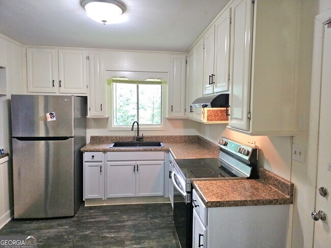 Building Photo - 5690 Deerfield Ct