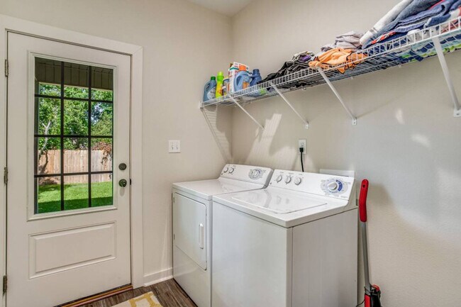 Building Photo - 410 N C St