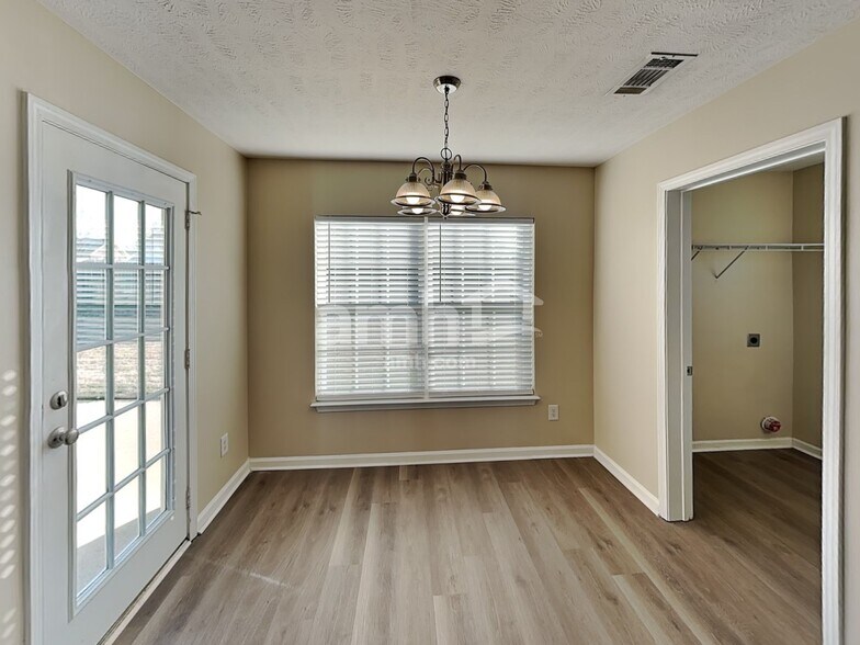 Building Photo - 3304 Monoco Dr