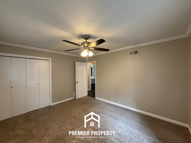 Building Photo - Charming 3BR/2BA East Memphis Home | 1,795 Sq Ft, Hardwood Floors & Fireplace