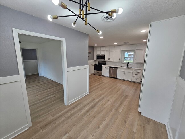 Building Photo - 1300 Lawrence St