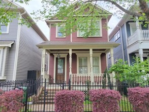 Building Photo - 632 W 17th St