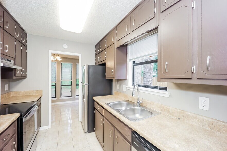 Building Photo - 8607 Forest Pointe Ct