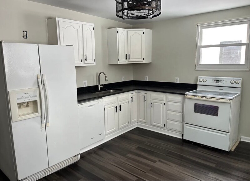 Building Photo - 469 E Brandeis Ave