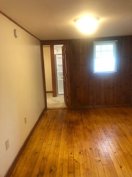 Building Photo - 694 Sebago Rd