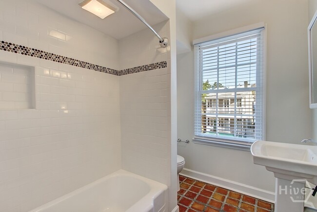 Building Photo - 303 W Henry St