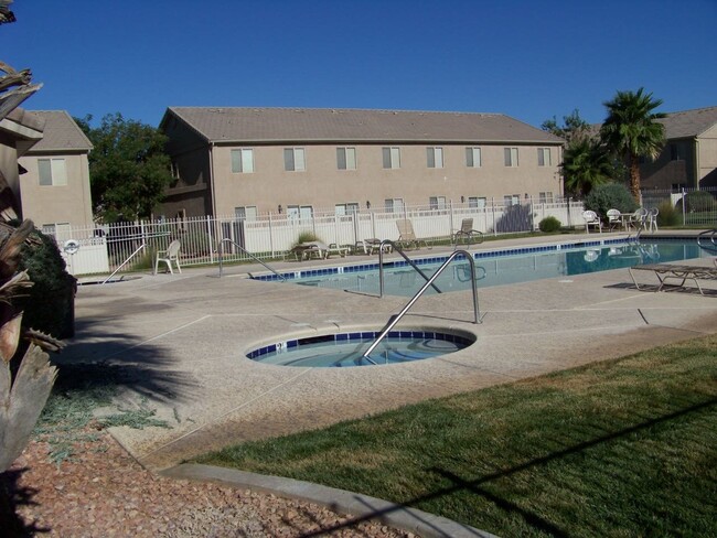 Building Photo - Sky Hawk Townhome