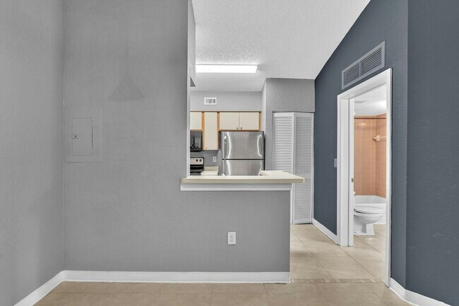 Building Photo - 2850 N Oakland Forest Dr