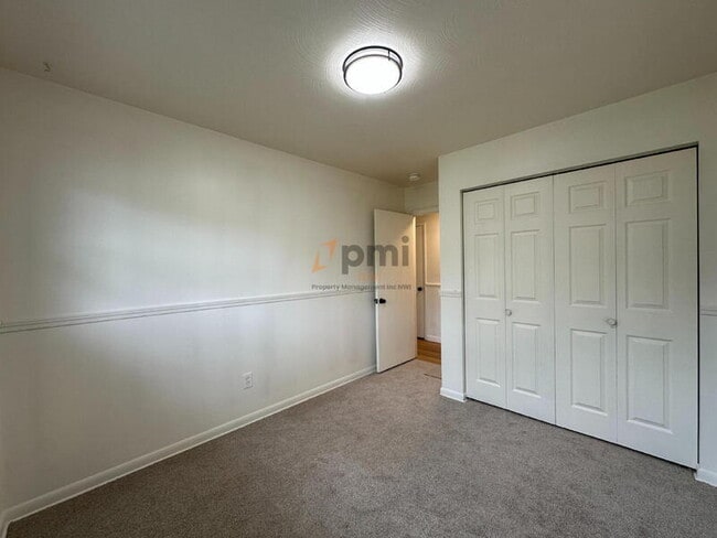 Building Photo - 2627 W 60th Dr