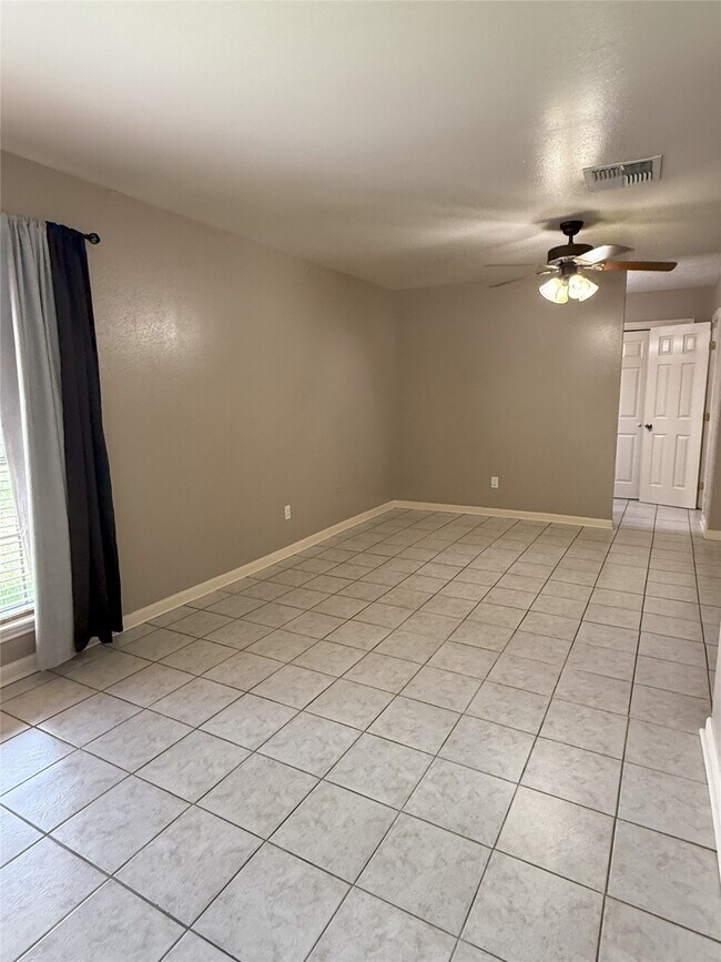 Building Photo - 21430 Park Green Dr