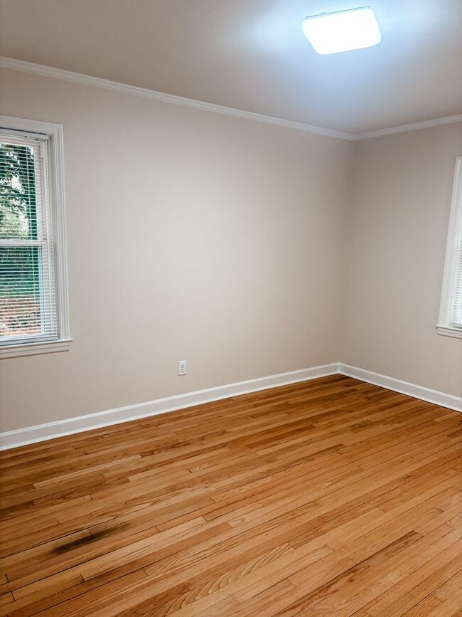 Building Photo - 609 E Chelly St