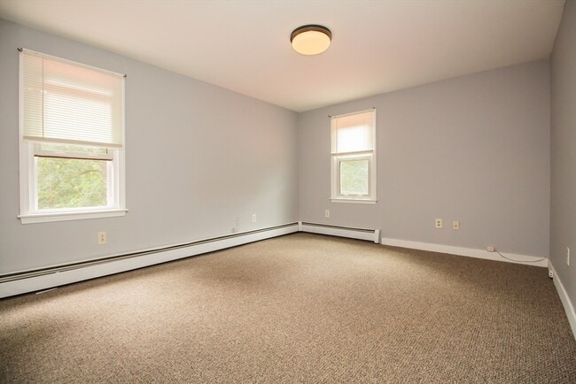 Building Photo - 186 Providence St