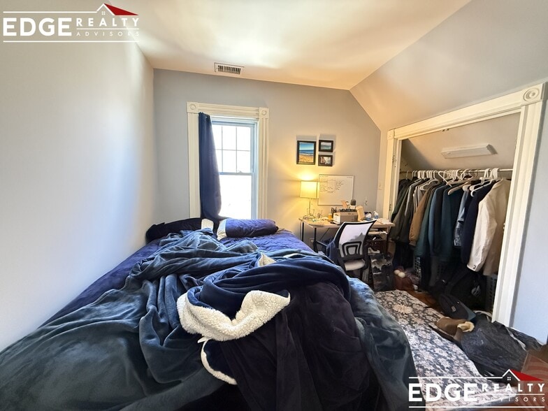 Building Photo - 24 Burton St