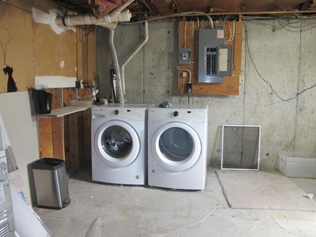 Building Photo - 213 Prospect St