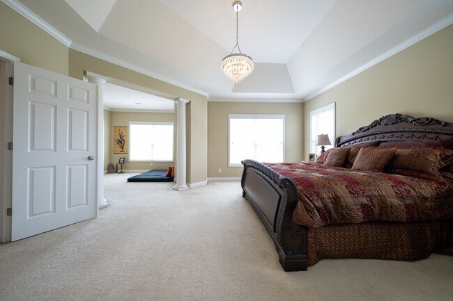 Building Photo - 727 Aster Rd