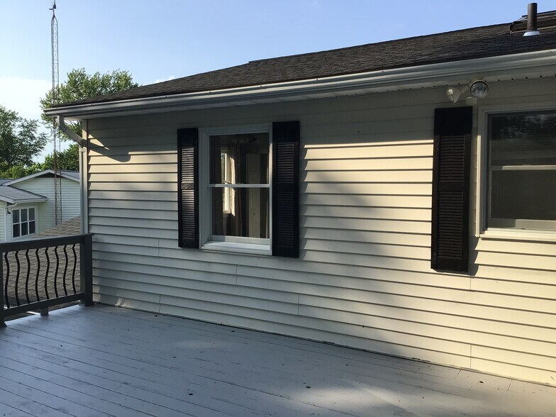 Newly- painted sun porch and deck flooring - 7288 Beechtree Ln