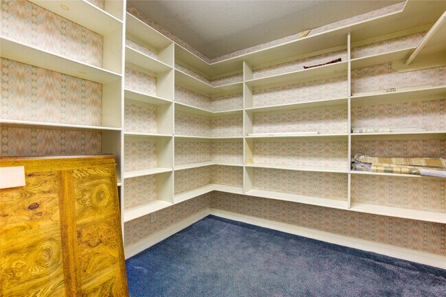 Building Photo - 2510 Potomac Dr