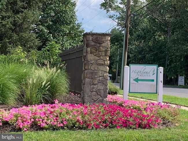 Building Photo - 417 Highland Ests