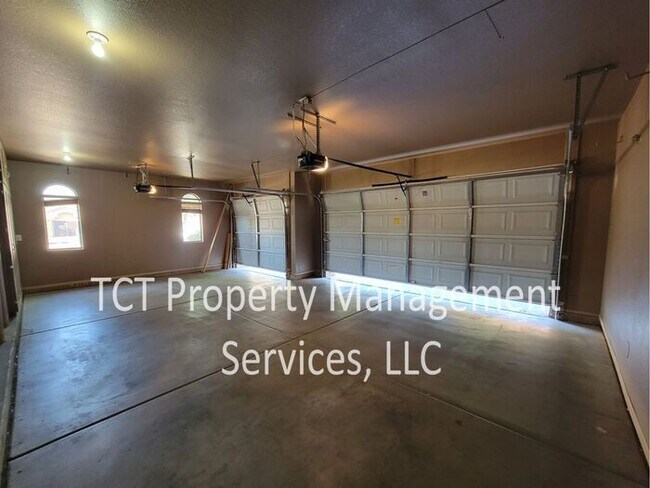 Building Photo - Beautiful 5 bedroom, 3 bath home in Chandler!