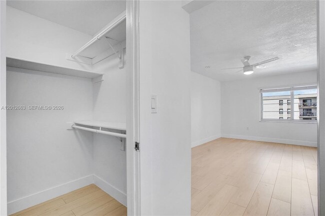 Building Photo - 4670 W 13th Ln
