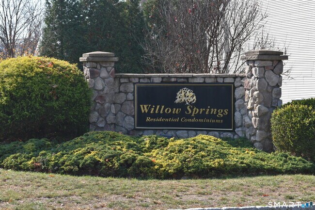 Building Photo - 17 Willow Springs