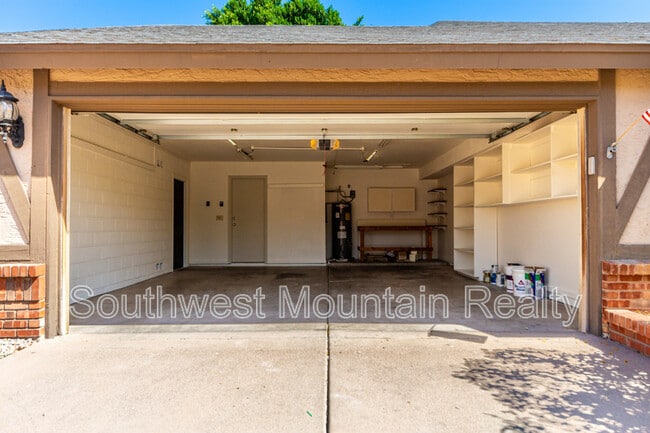 Building Photo - 2020 W Natal Cir