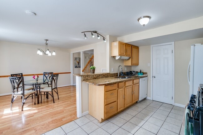 Building Photo - 7913 Central Park Cir