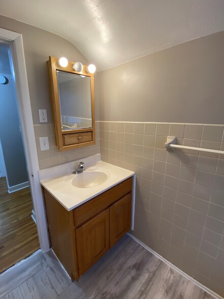 Building Photo - 18 9th Ave NW
