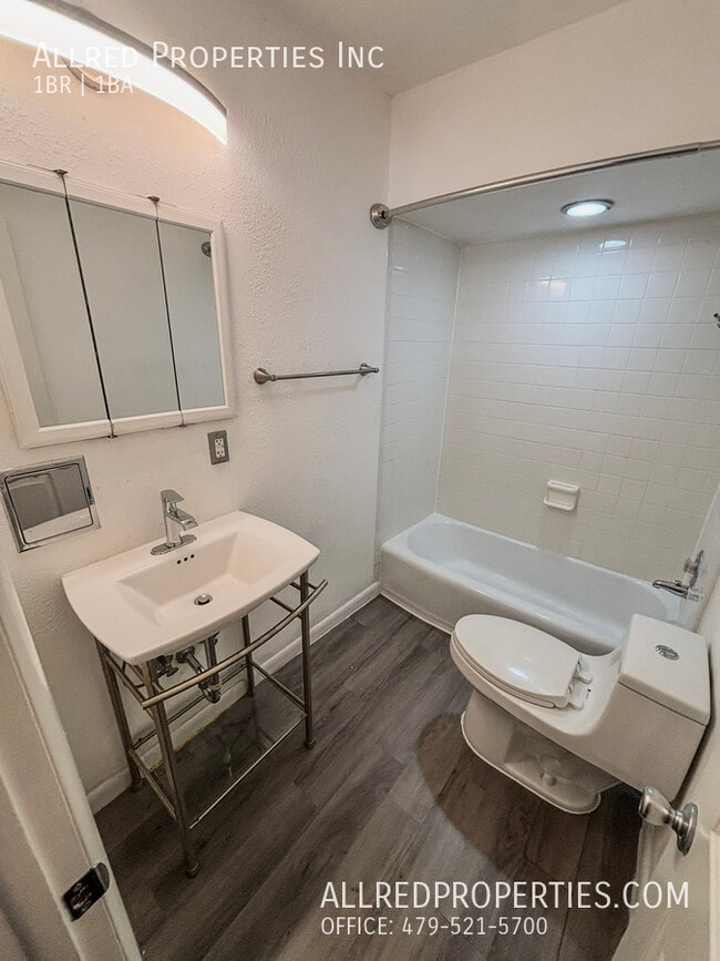 Building Photo - 621 N Leverett-3