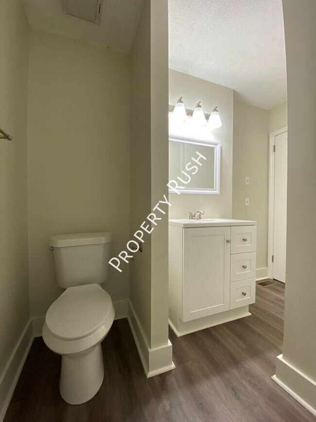 Building Photo - 4727 Tessie Ln