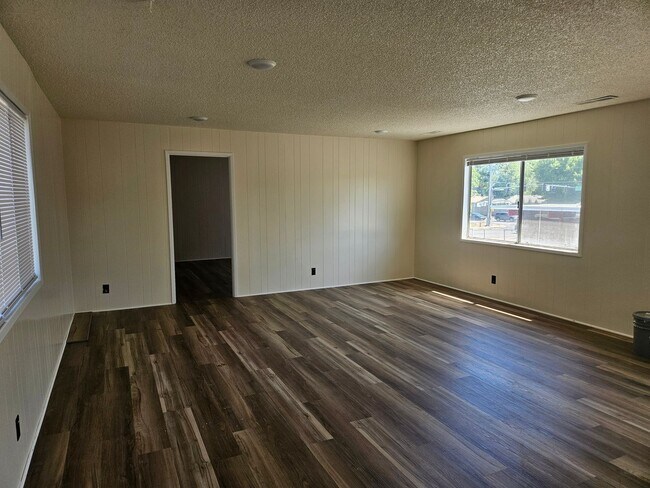Building Photo - 2106001