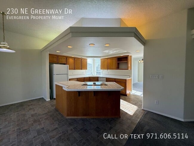 Building Photo - 230 NE Greenway Dr