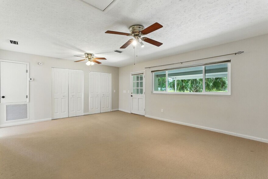 Building Photo - 2205 Henley Rd