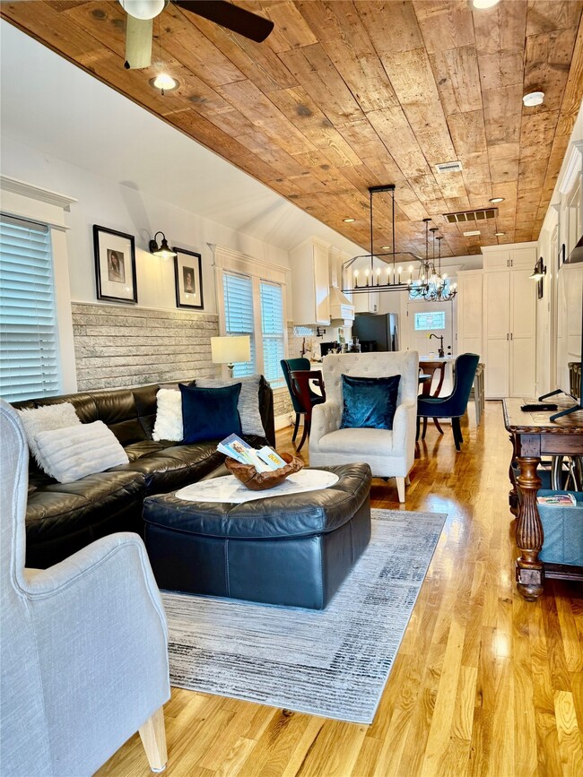 Building Photo - 1406 Edwards St