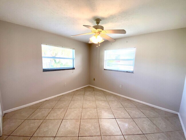 Building Photo - 4557 W Alhambra Cir