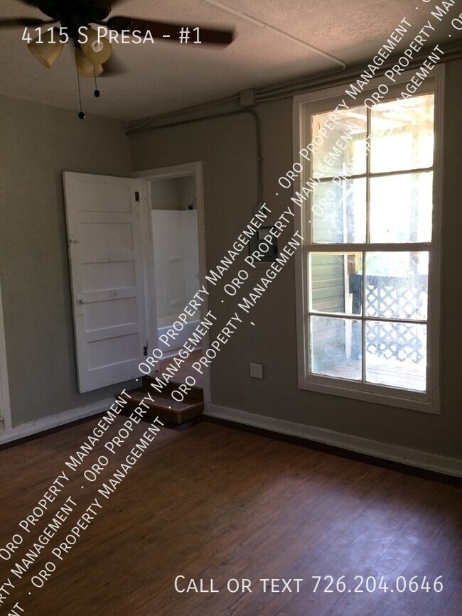 Building Photo - 4115 S Presa St