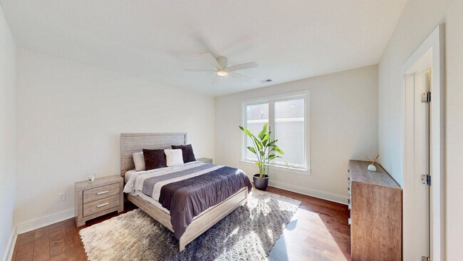 Building Photo - 1220 Lomax Ave