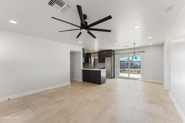 Building Photo - 2150 Lake Havasu Plaza